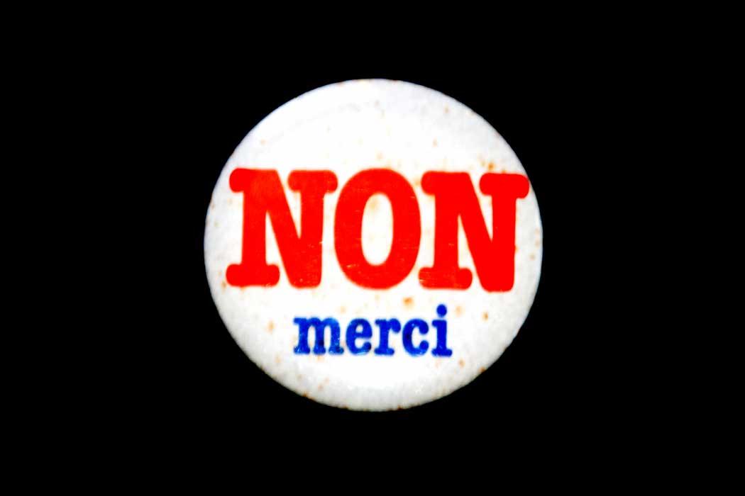 NON MERCI Button - 1980 | 100objects
